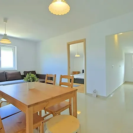 Apartament Finida *